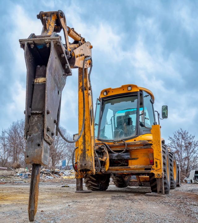 dikabo-holdings-excavator-with-hydraulic-breaker-hammer-destruction-concrete-hard-rock-construction-site-quarry-demolition-equipment