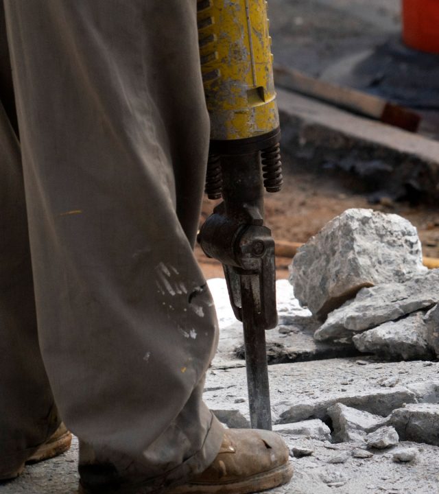 dikabo-holdings-man-working-with-jackhammer-road-(1)
